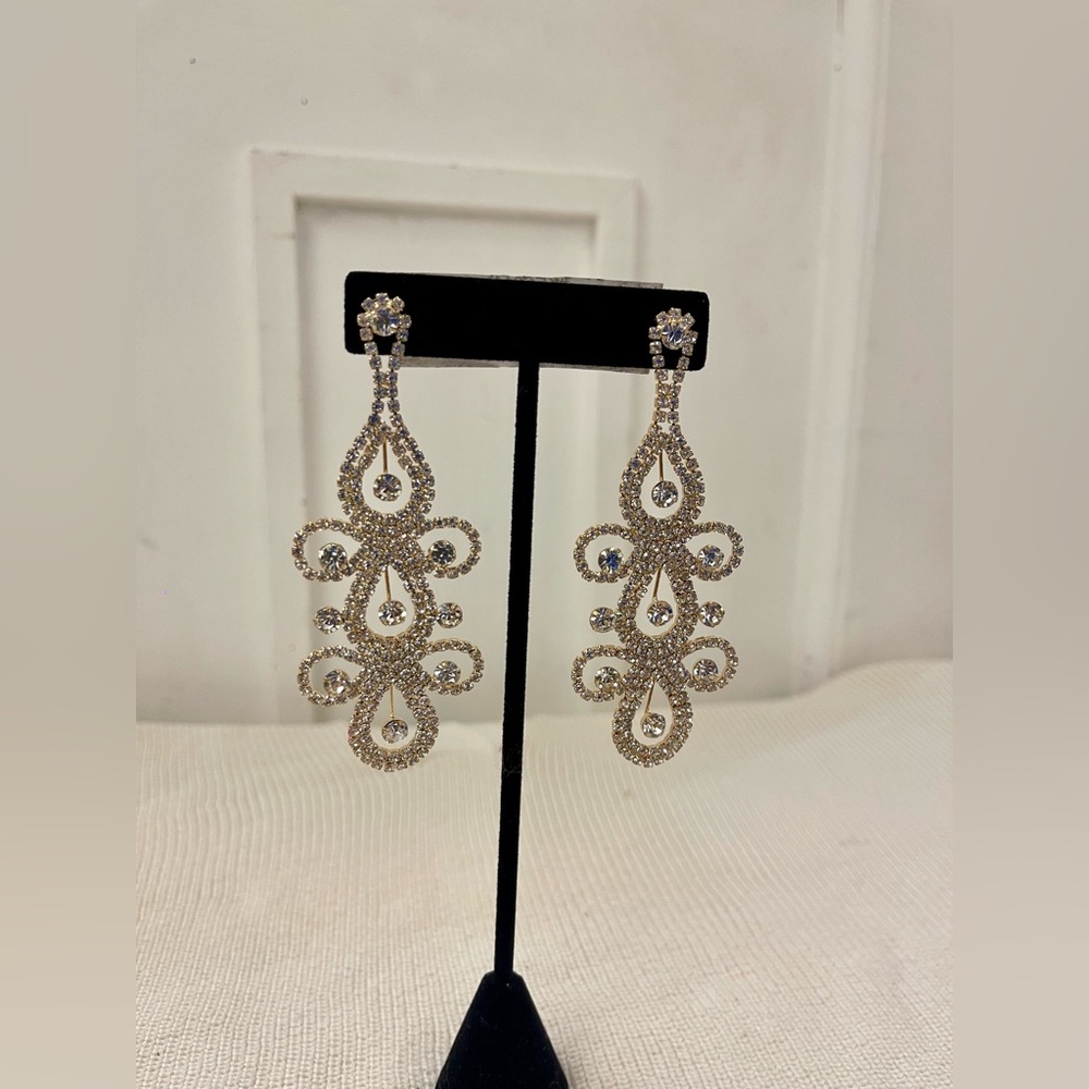 Elegant Gold Dangle Earrings